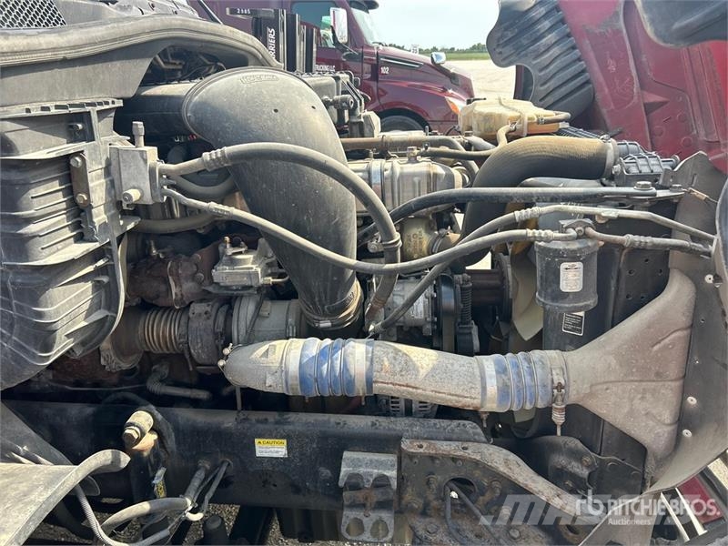Freightliner Cascadia 125 6x4 T/A Sleeper Truck Tractor Vlačilci