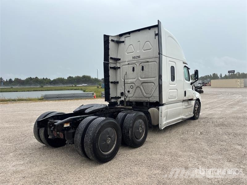 Freightliner Cascadia 126 6x4 T/A Sleeper Truck Tractor Влекачи