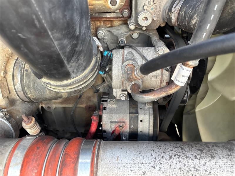 Freightliner Cascadia 126 6x4 T/A Sleeper Truck Tractor وحدات الجر