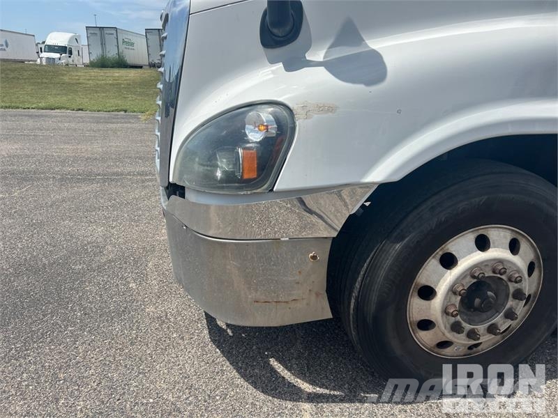 Freightliner Cascadia 125 Vetopöytäautot