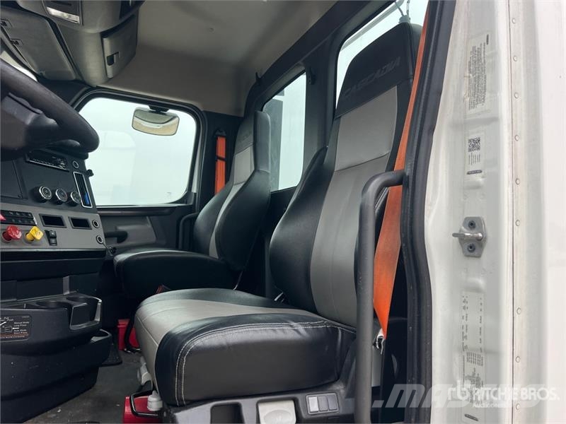 Freightliner Cascadia 126 Тягачі