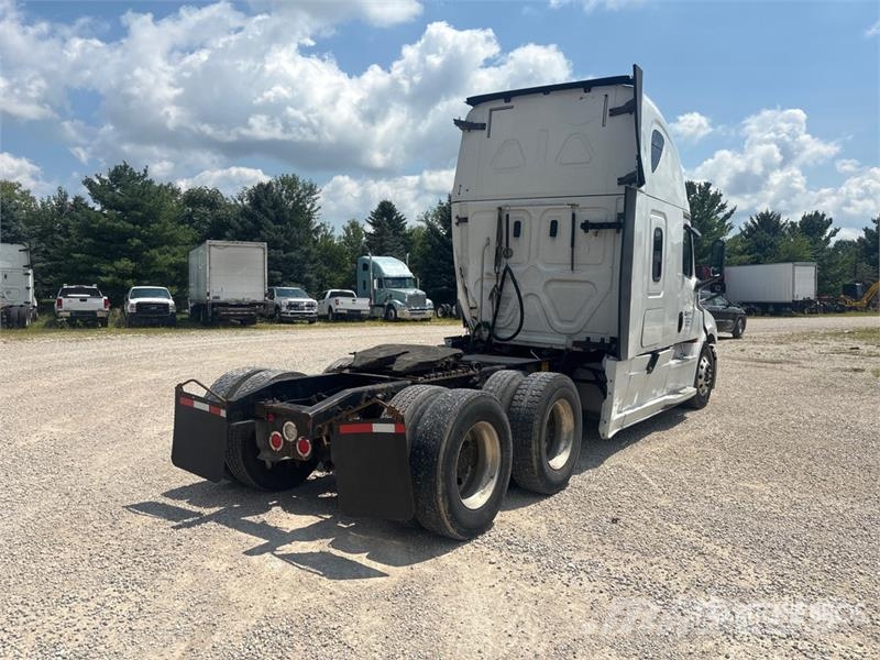 Freightliner Cascadia 126 6x4 T/A Sleeper Truck Tractor Tractor Units