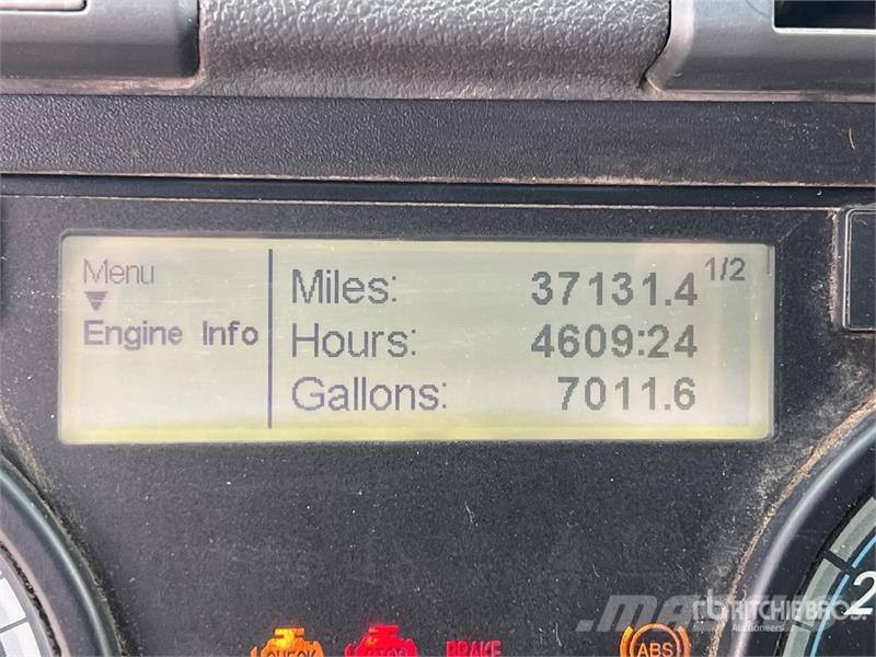Freightliner Cascadia 125 6x4 T/A Sleeper Truck Tractor Tractor Units