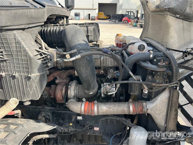 Freightliner Cascadia 126 6x4 T/A Sleeper Truck Tractor Sattelzugmaschinen