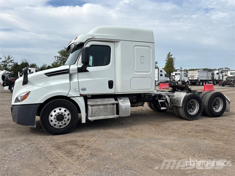 Freightliner Cascadia 126 6x4 T/A Sleeper Truck Tractor Çekiciler