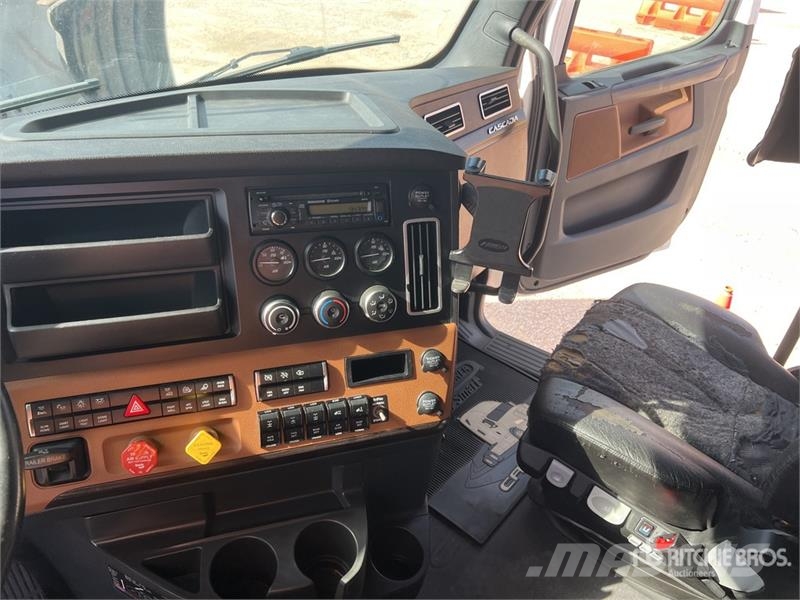 Freightliner Cascadia 126 6x4 T/A Sleeper Truck Tractor Tractor Units
