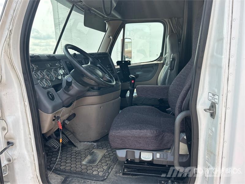 Freightliner Cascadia 125 6x4 T/A Sleeper Truck Tractor (Glider Tractor Units