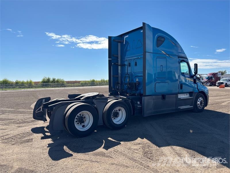 Freightliner Cascadia 126 6x4 T/A Sleeper Truck Tractor 曳引機組件