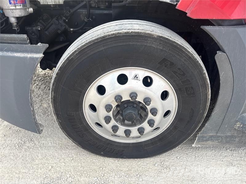 Freightliner Cascadia 126 6x4 T/A Sleeper Truck Tractor Vilcēji