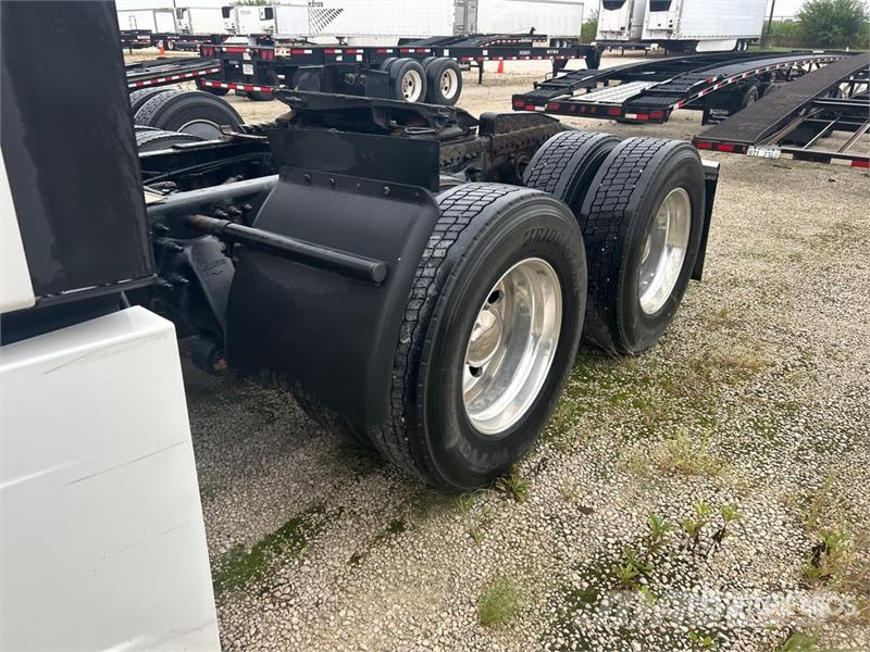 Freightliner Cascadia 126 6x4 T/A Sleeper Truck Tractor Tractor Units
