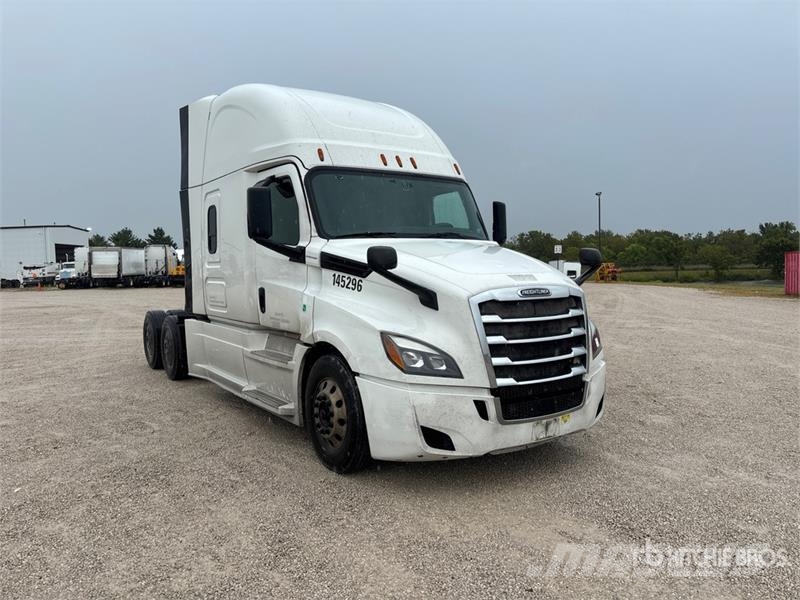 Freightliner Cascadia 126 6x4 T/A Sleeper Truck Tractor Влекачи