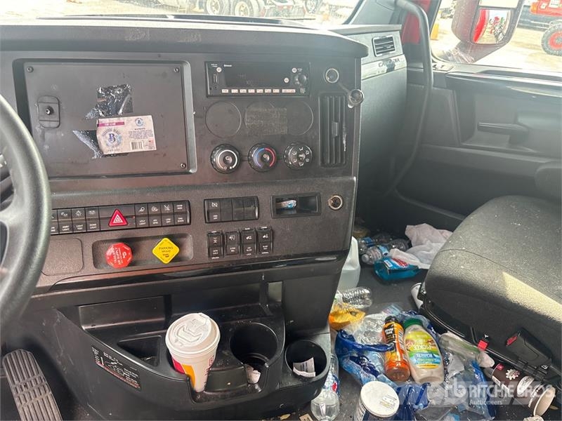 Freightliner Cascadia 126 6x4 T/A Sleeper Truck Tractor Vilcēji