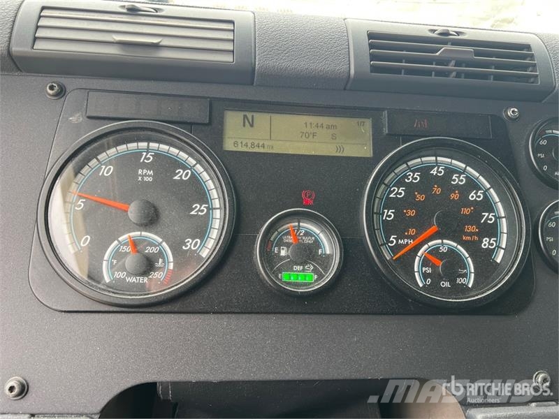 Freightliner Cascadia 125 6x4 T/A Sleeper Truck Tractor Vilcēji
