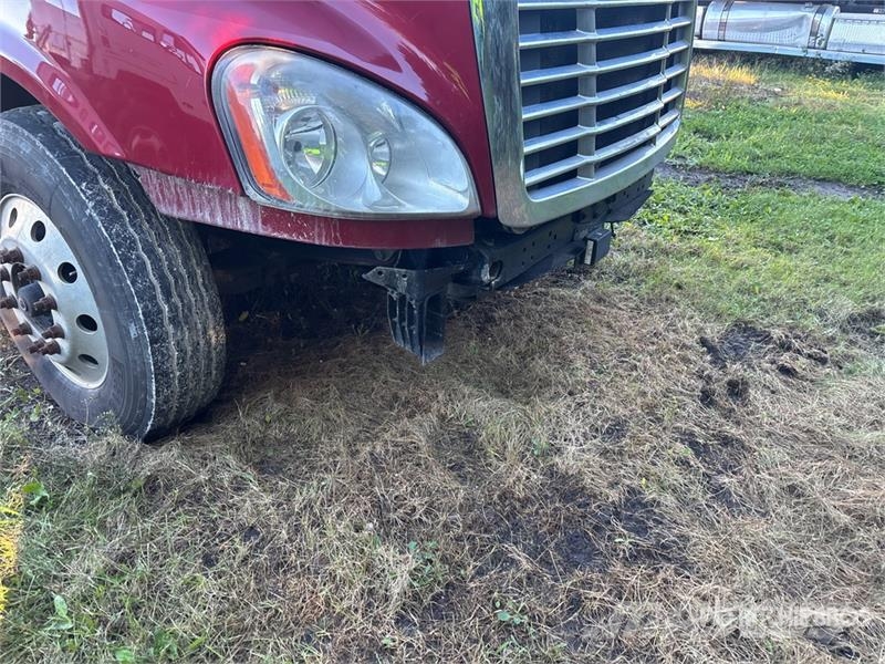Freightliner Cascadia 125 6x4 T/A Sleeper Truck Tractor Trekkers