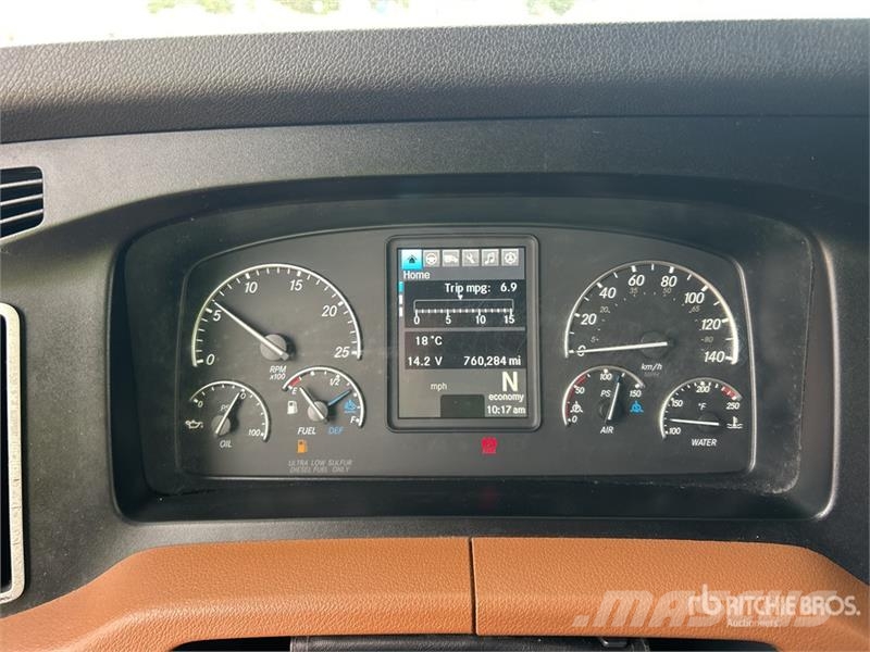 Freightliner Cascadia 126 6x4 T/A Sleeper Truck Tractor Tractores (camiões)