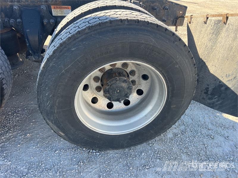 Freightliner Cascadia 126 6x4 T/A Sleeper Truck Tractor Traktorske jedinice