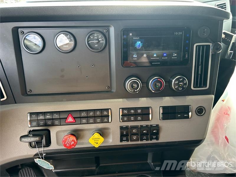 Freightliner Cascadia 126 6x4 T/A Sleeper Truck Tractor Vilcēji