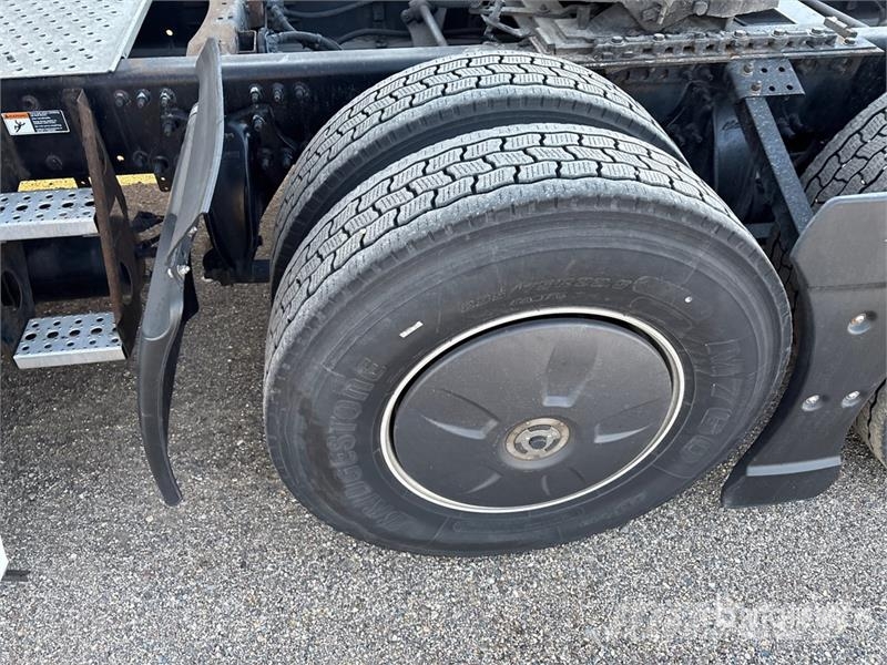 Freightliner Cascadia 125 6x4 T/A Sleeper Truck Tractor Sattelzugmaschinen