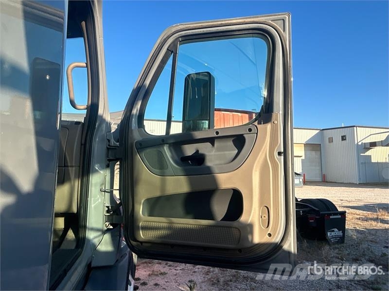 Freightliner Cascadia 125 6x4 T/A Sleeper Truck Tractor Autotractoare