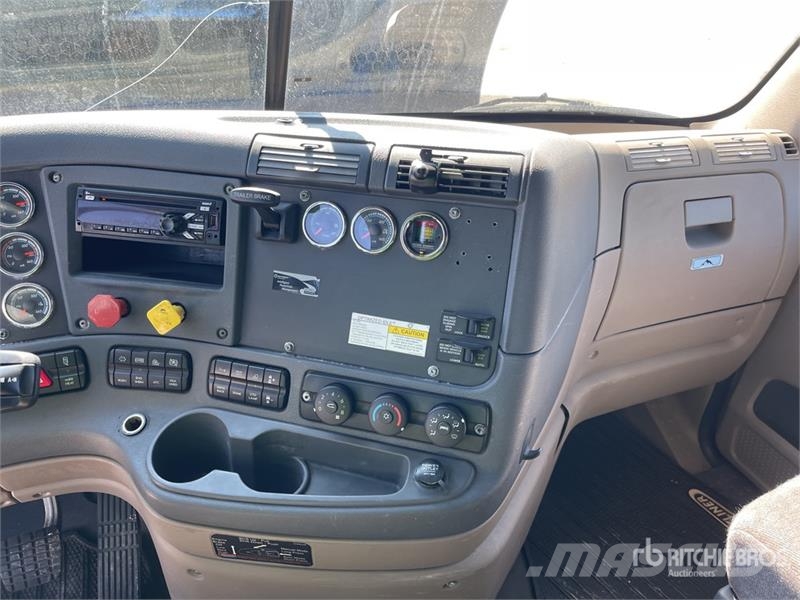 Freightliner Cascadia 125 6x4 T/A Sleeper Truck Tractor Tegljači