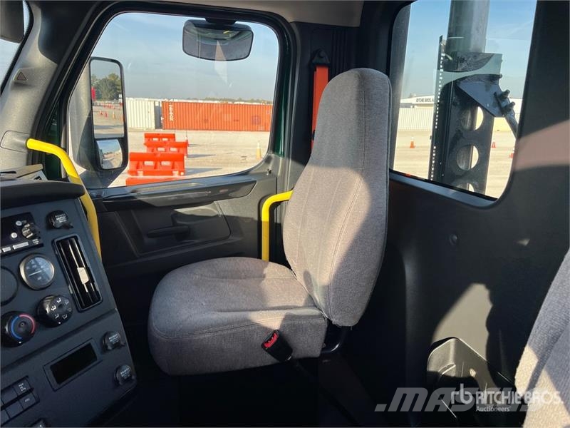 Freightliner Cascadia 126 Седельные тягачи