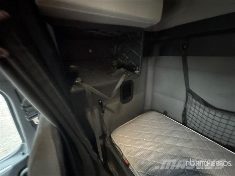 Freightliner Cascadia 126 6x4 T/A Sleeper Truck Tractor Vlačilci