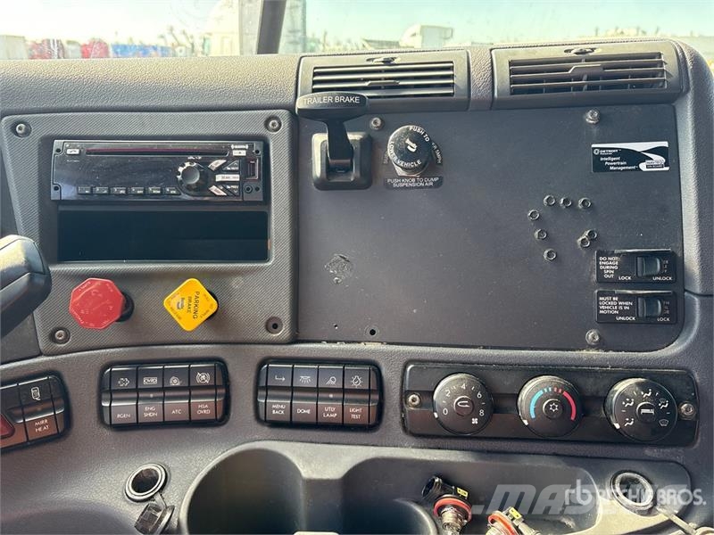 Freightliner Cascadia 125 6x4 T/A Sleeper Truck Tractor Tegljači