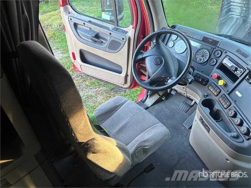 Freightliner Cascadia 125 6x4 T/A Sleeper Truck Tractor Trekkers