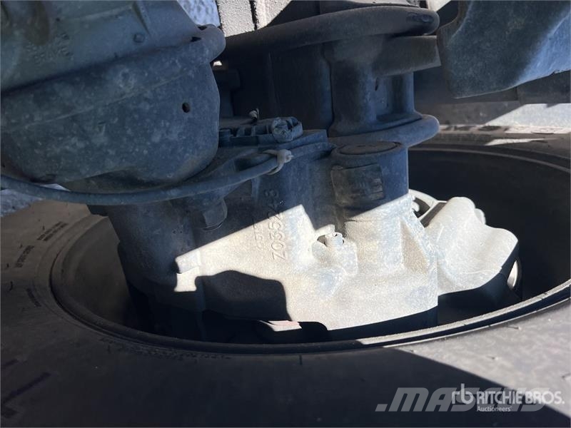 Freightliner Cascadia 125 6x4 T/A Sleeper Truck Tractor Tractor Units