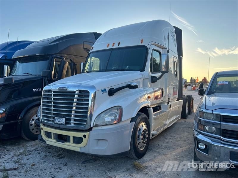 Freightliner Cascadia 125 6x4 T/A Sleeper Truck Tractor Autotractoare