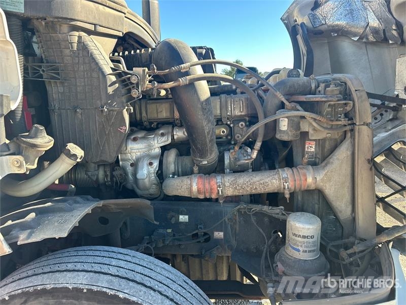 Freightliner Cascadia 126 6x4 T/A Sleeper Truck Tractor Tractor Units