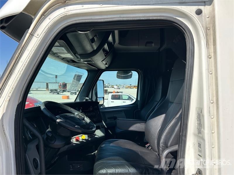 Freightliner Cascadia 126 Седельные тягачи