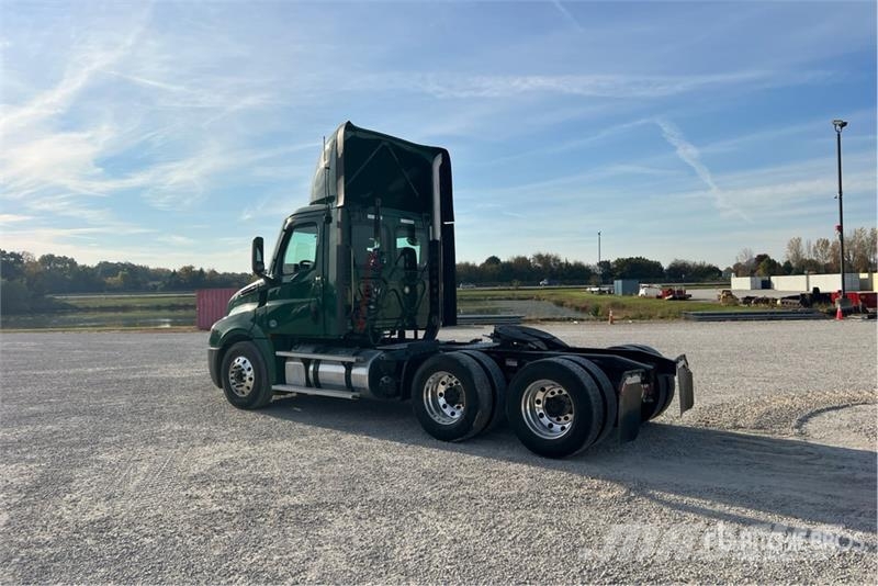 Freightliner Cascadia 126 Седельные тягачи