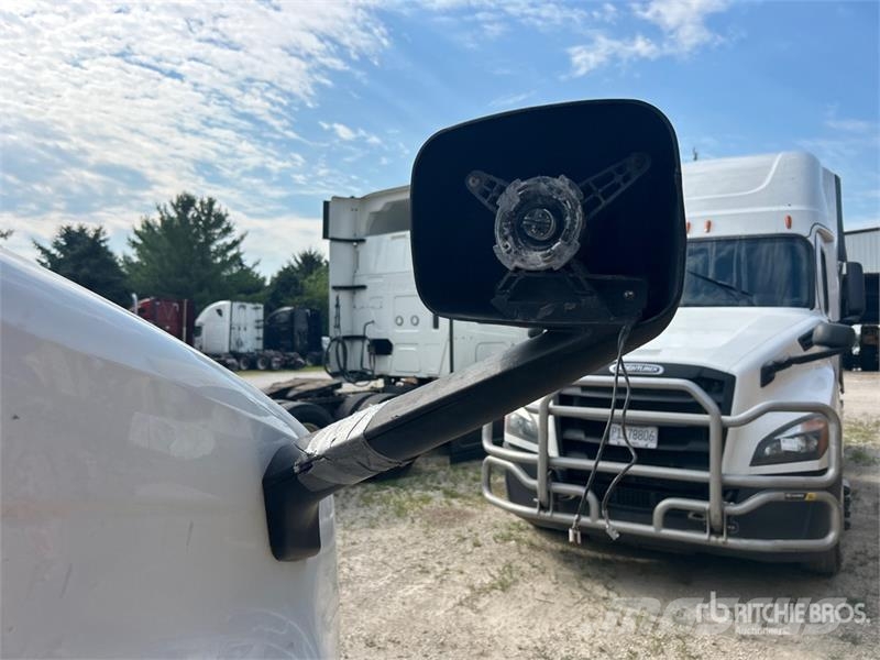 Freightliner Cascadia 126 6x4 T/A Sleeper Truck Tractor Tractor Units