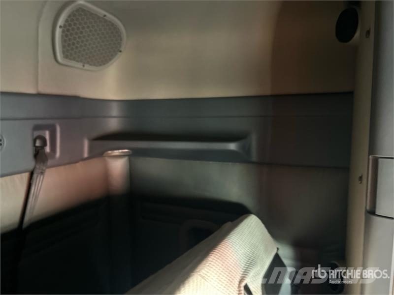 Freightliner Cascadia 125 6x4 T/A Sleeper Truck Tractor Autotractoare