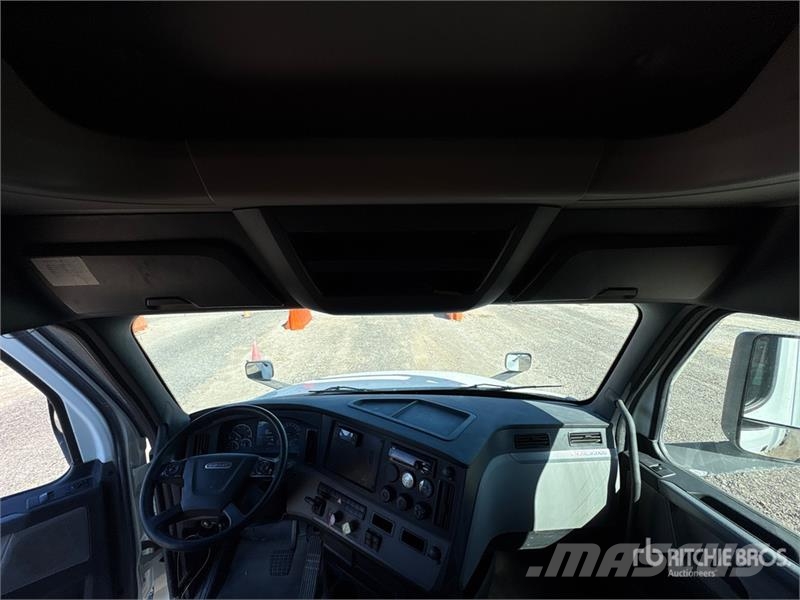 Freightliner Cascadia 126 Тягачі
