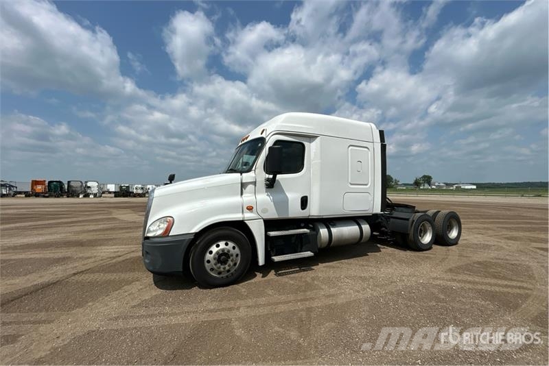 Freightliner Cascadia 125 6x4 T/A Sleeper Truck Tractor Tractor Units