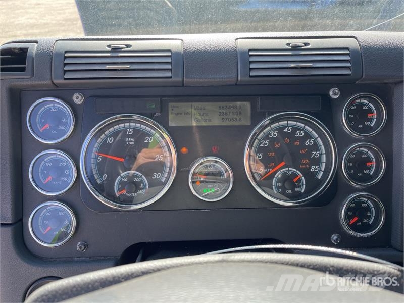 Freightliner Cascadia 125 6x4 T/A Sleeper Truck Tractor Cabezas tractoras