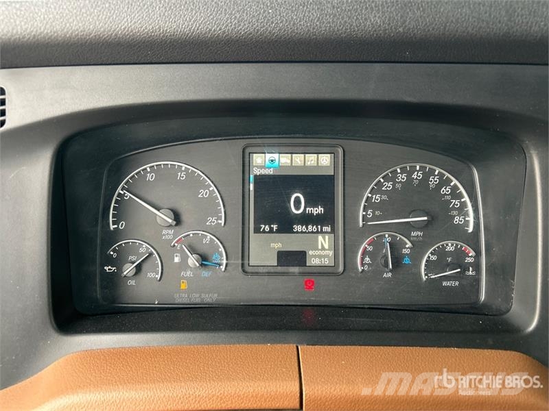 Freightliner Cascadia 126 6x4 Rebuilt Title** T/A Sleeper Truck Trekkers