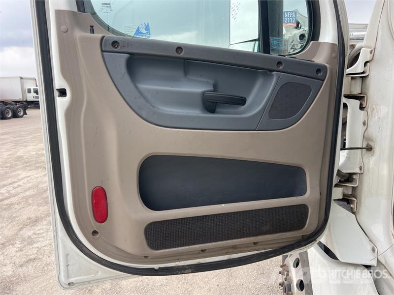 Freightliner Cascadia 125 6x4 T/A Sleeper Truck Tractor Tractor Units
