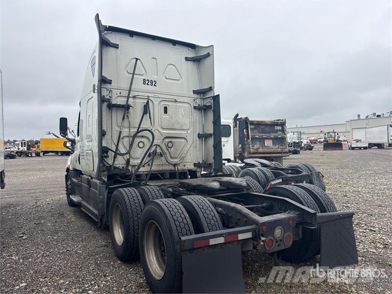 Freightliner Cascadia 126 6x4 T/A Sleeper Truck Tractor Tractores (camiões)