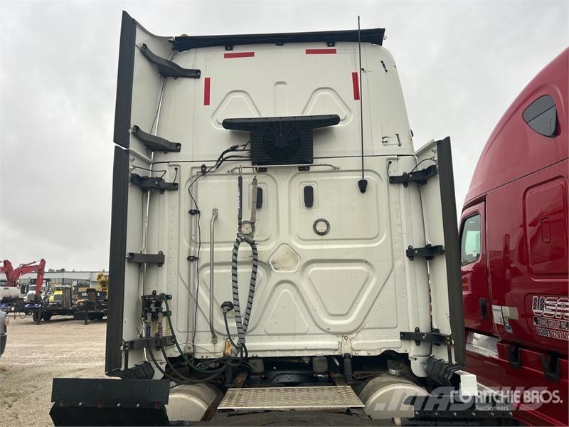 Freightliner Cascadia 126 6x4 T/A Sleeper Truck Tractor Tractor Units