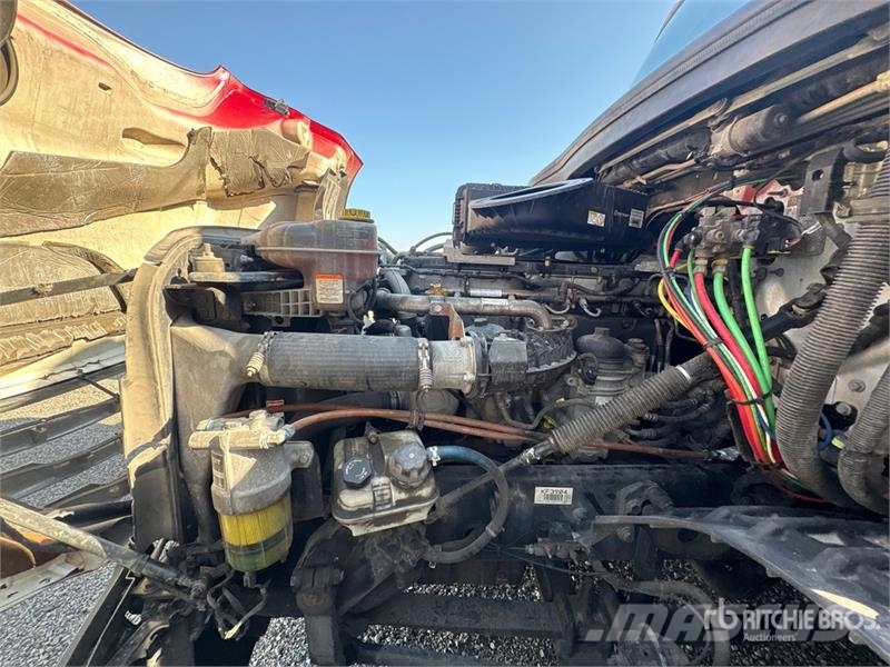 Freightliner Cascadia 126 6x4 T/A Sleeper Truck Tractor Sattelzugmaschinen