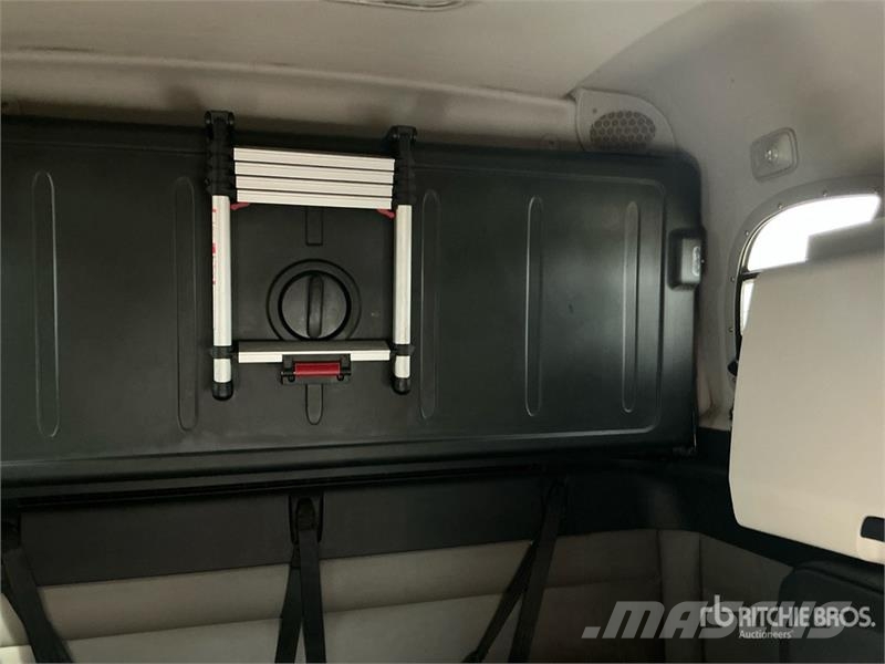 Freightliner Cascadia 126 6x4 T/A Sleeper Truck Tractor Dragbilar
