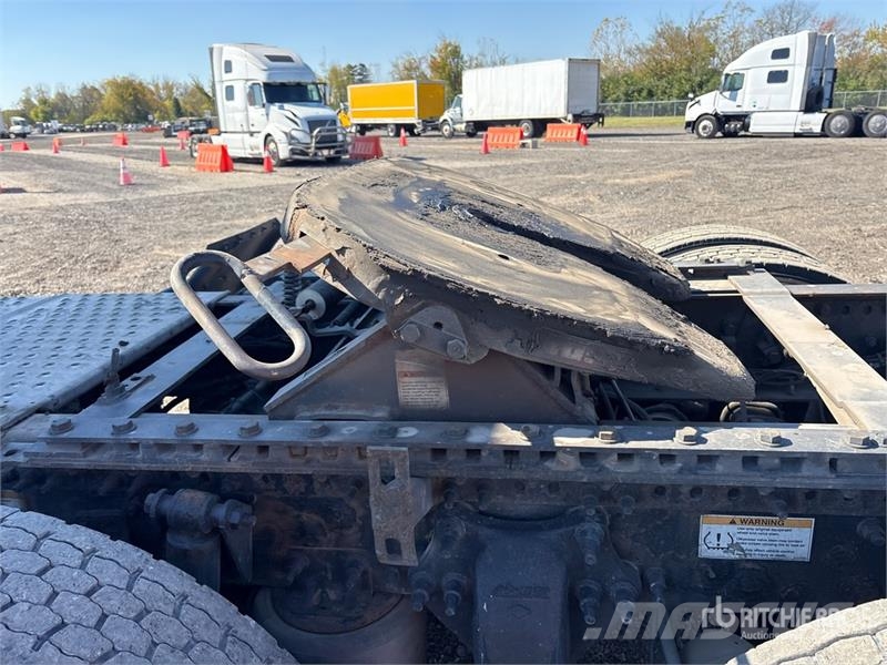 Freightliner Cascadia 126 6x4 T/A Sleeper Truck Tractor Autotractoare