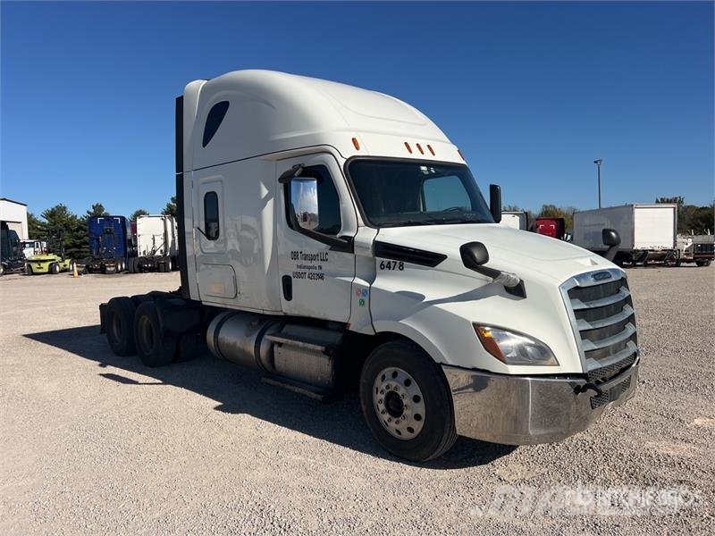 Freightliner Cascadia 126 6x4 T/A Sleeper Truck Tractor Traktorske jedinice