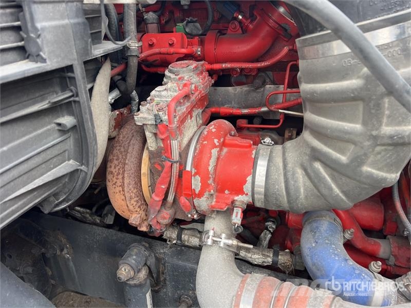 Freightliner Cascadia 125 6x4 T/A Sleeper Truck Tractor Тягачі