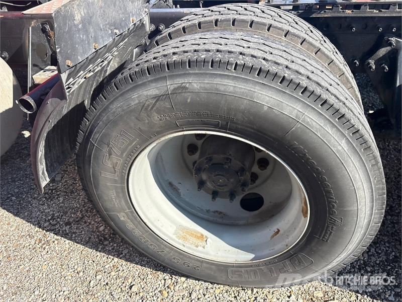 Freightliner Cascadia 126 6x4 T/A Sleeper Truck Tractor Sattelzugmaschinen