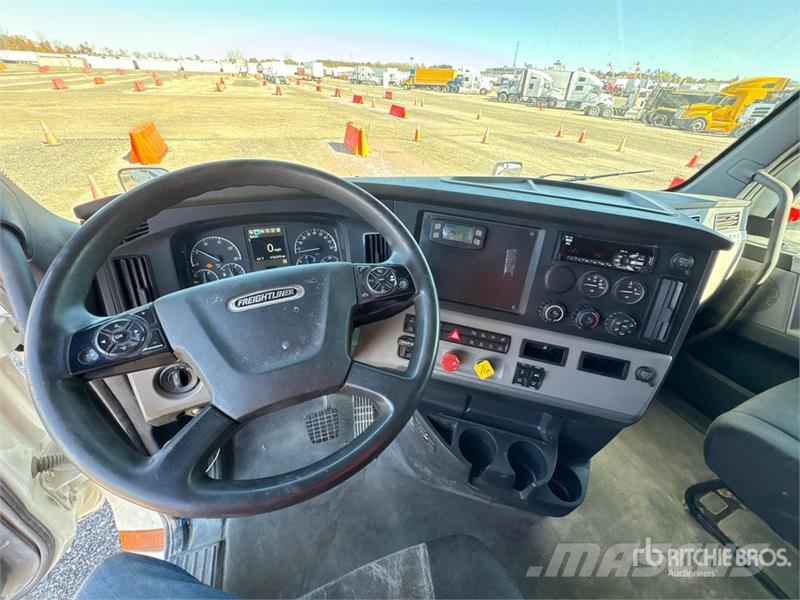 Freightliner Cascadia 126 Тягачі