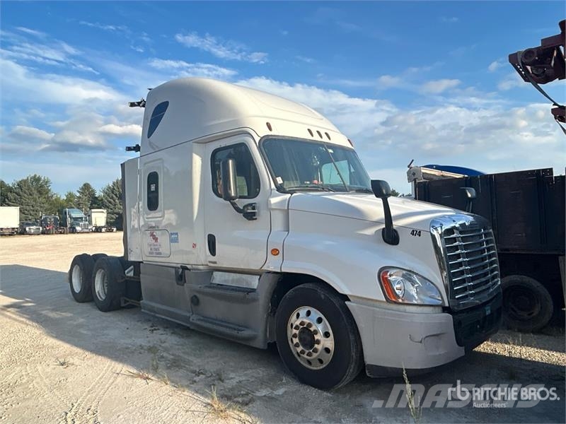 Freightliner Cascadia 125 6x4 T/A Sleeper Truck Tractor Vilcēji